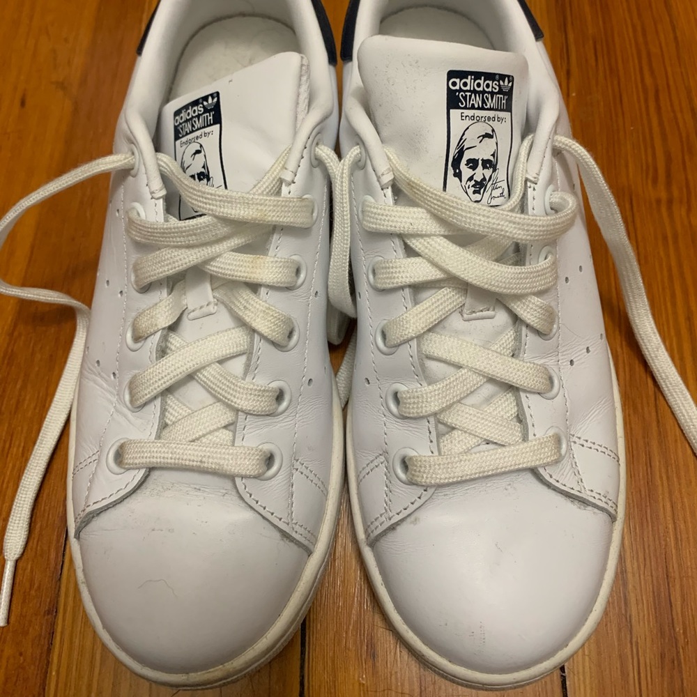 Stan Smith Adidas sneakers with navy blue heel tab